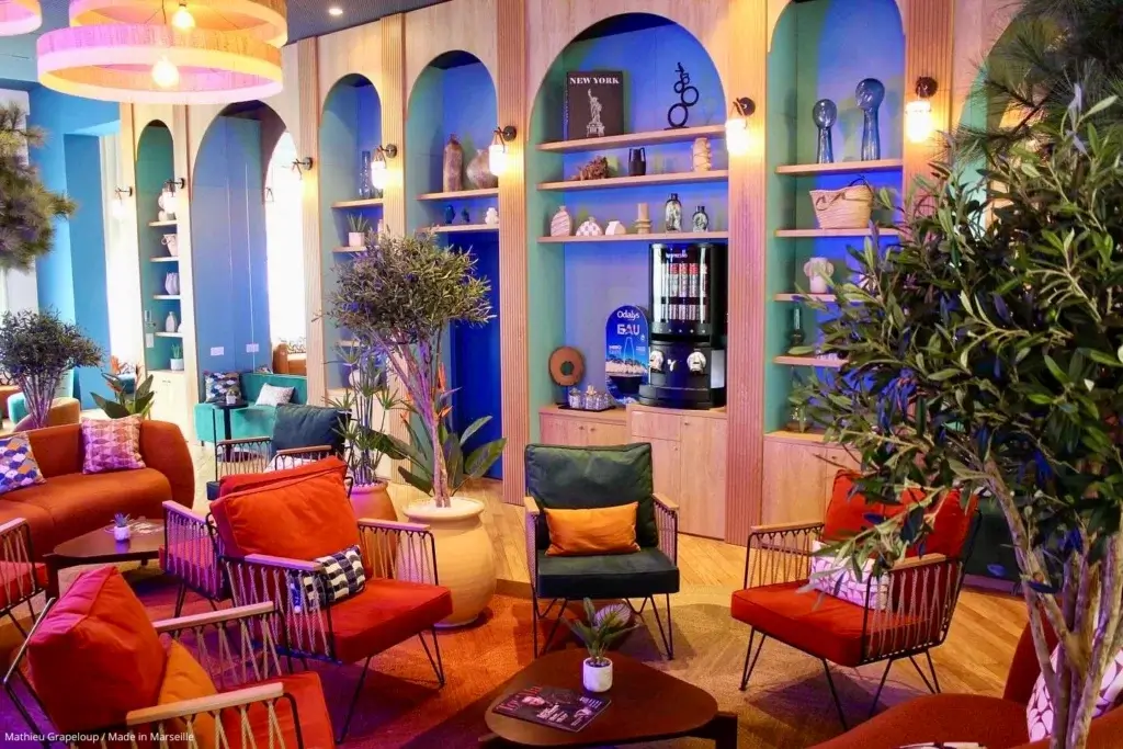 Fontaine à eau TWYD installée dans l'hôtel Odalys à Marseille, offrant une solution écologique pour les clients.