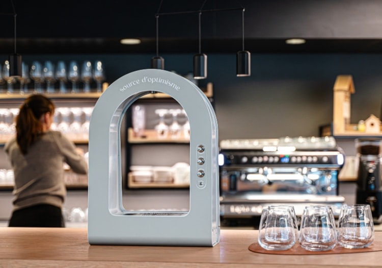 Fontaine à eau sur comptoir avec eau pétillante de Twyd